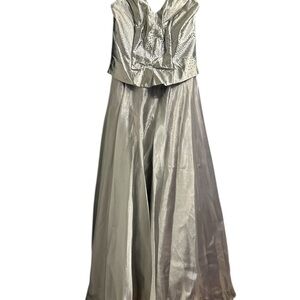 Aspeed Elegant Silver Backless Dress